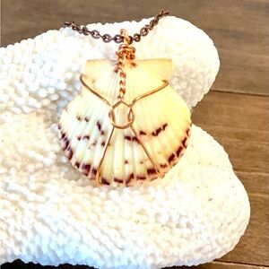 103. Calico scallop shell necklace